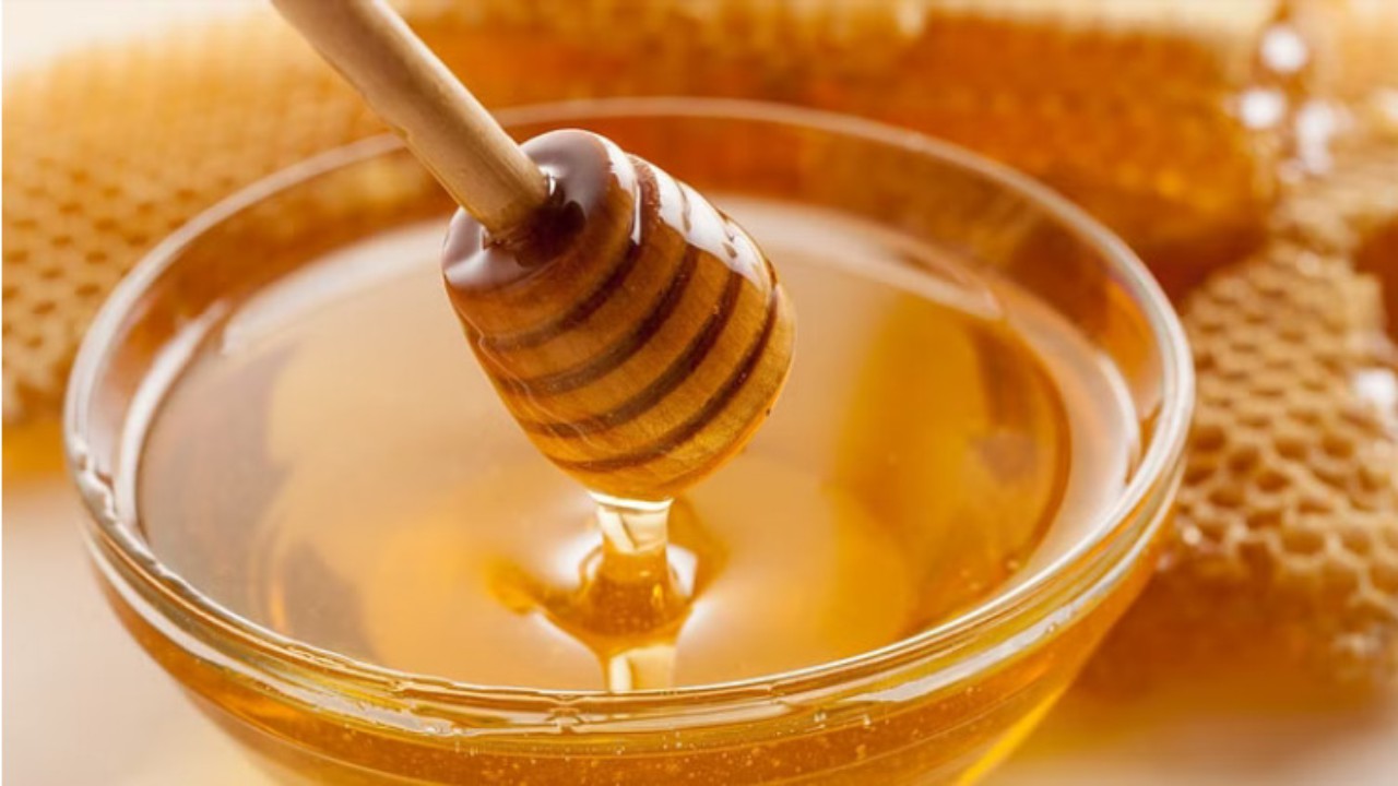 “الغذاء والدواء” توضح طرق التفريق بين العسل المغشوش والأصلي
