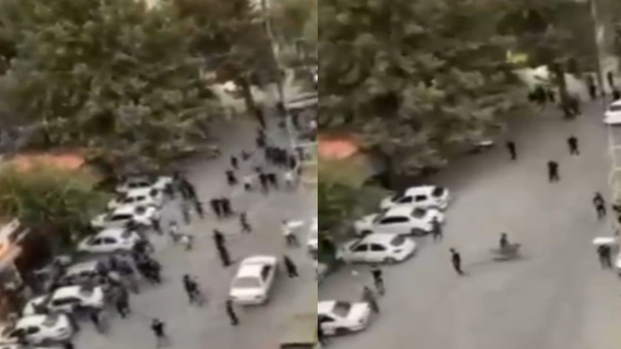 بالفيديو.. ثوار إيرانيون يلقنون مرتزقة “الملالي” درسًا قاسيًا