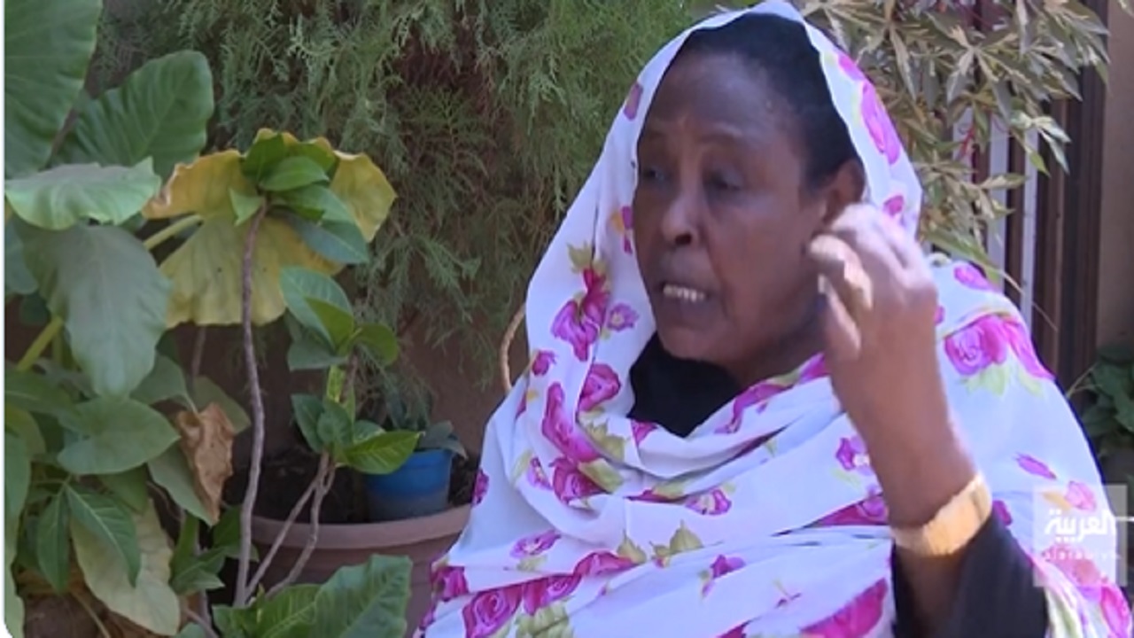 بالفيديو .. سيدة سودانية تحصل على بكالوريوس القانون بعمر 72 عاماً