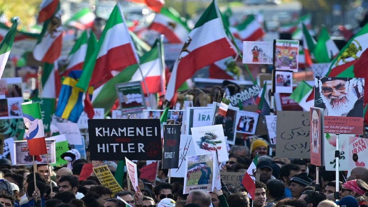مليشيات الحرس الثوري الإيراني تقر بمشاكل اقتصادية جراء الاحتجاجات