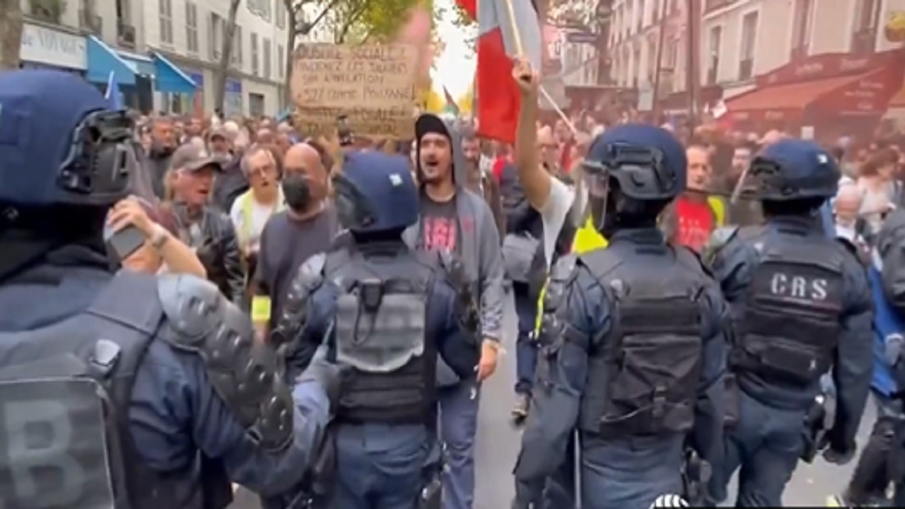 بالفيديو.. مظاهرات ضد ارتفاع الأسعار في باريس