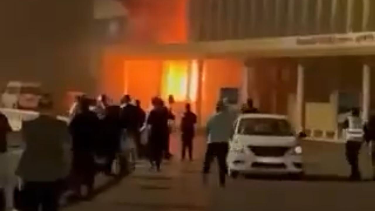 بالفيديو.. اندلاع حريق في مطار بغداد الدولي فجر اليوم