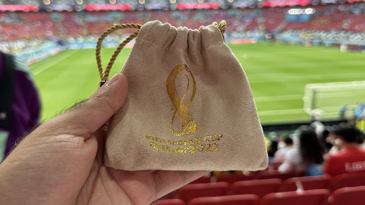شاهد.. قطر تستقبل الجماهير بالهدايا في افتتاح كأس العالم