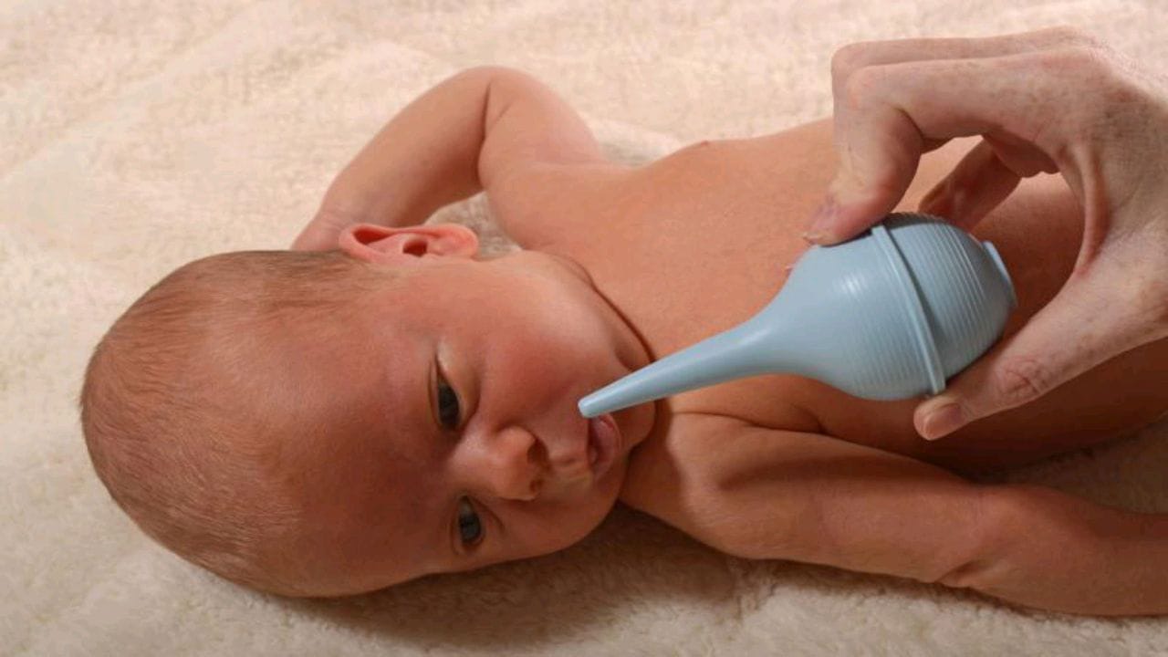 طريقة التعامل مع الرضيع المُصاب بانسداد الأنف