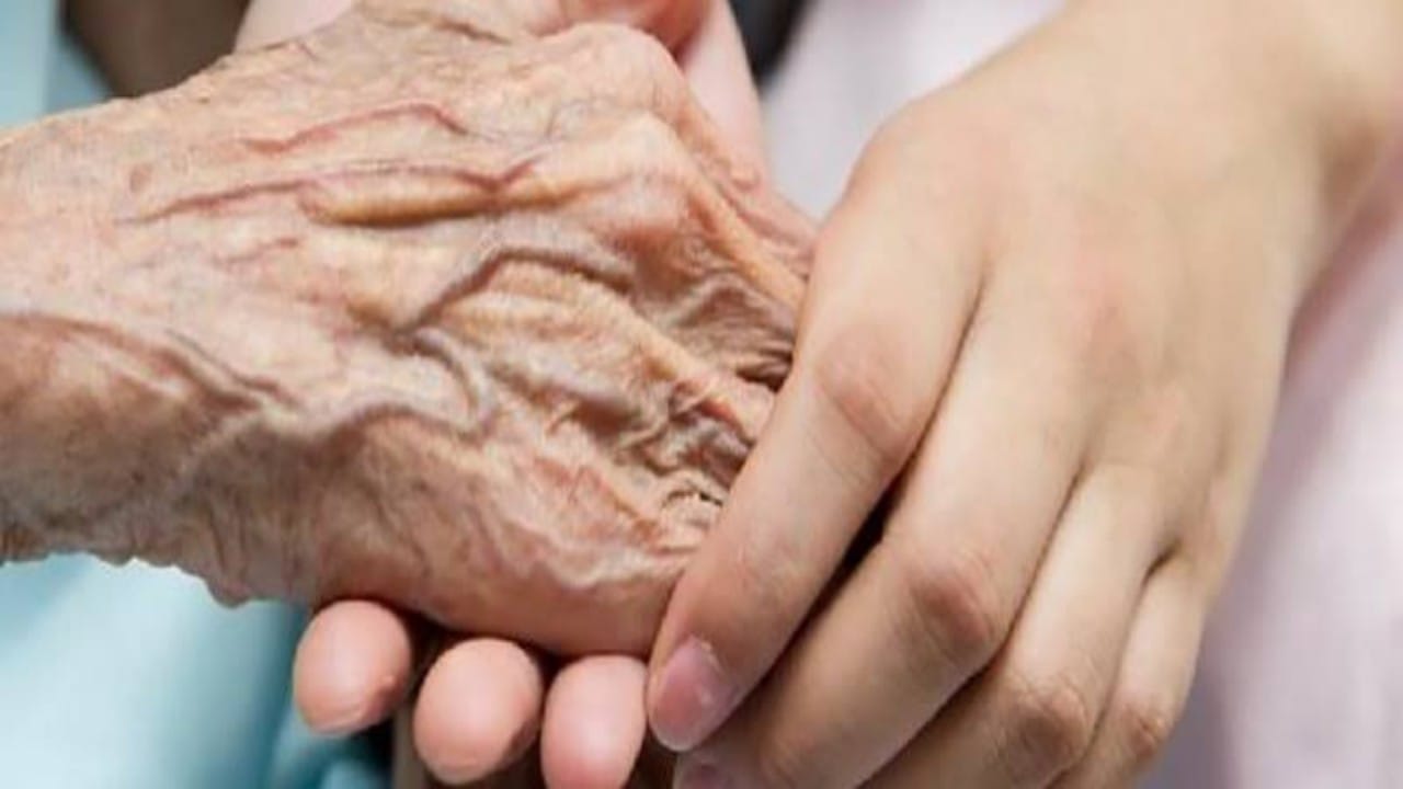 تحذير من الصحة الخليجي بشأن مفاهيم خاطئة عند التعامل مع كبار السن