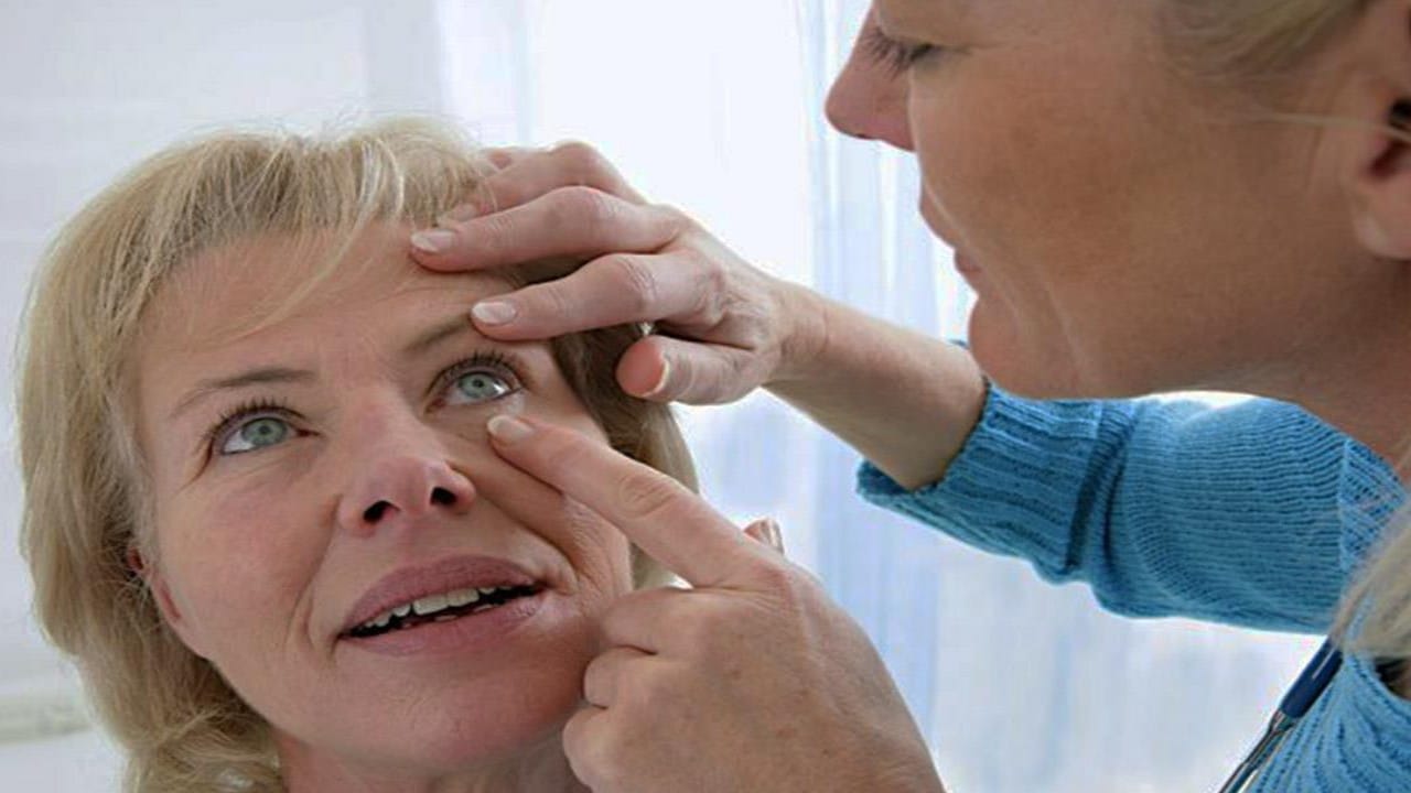 كيفية تسبب الإجهاد المتكرر في تسريع شيخوخة العين