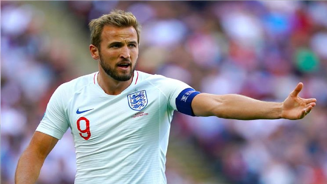 “فيفا” يمنع هاري كين من ارتداء شارة الشواذ في المونديال