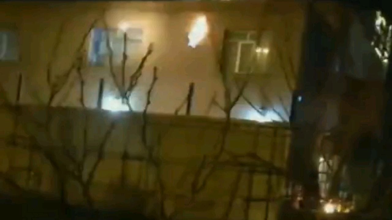 إضرام النار بمقرات الباسيج في أردبيل وبابل بزجاجات المولوتوف