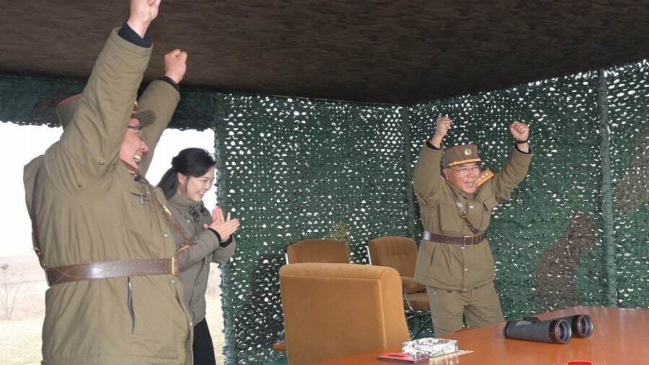 بالصور.. الظهور العلني الأول لابنة زعيم كوريا الشمالية