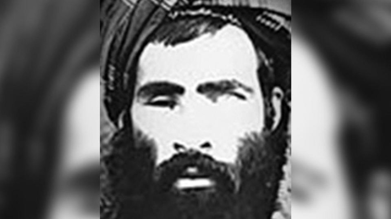 بالصور .. طالبان تكشف لأول مرة عن موقع قبر مؤسسها