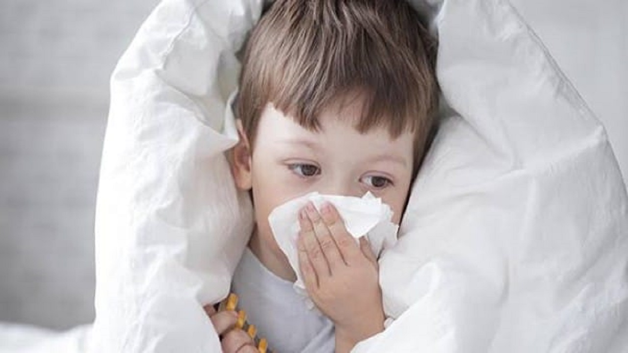  الطريقة الصحيحة للتعامل مع الطفل المصاب بالإنفلونزا الموسمية