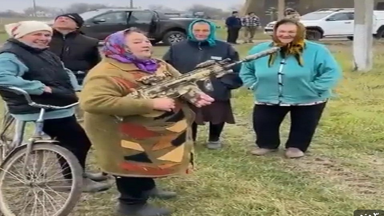 بالفيديو.. ‏سيدة أوكرانية للجنود الروس: “من يريد الموت فليأتي”