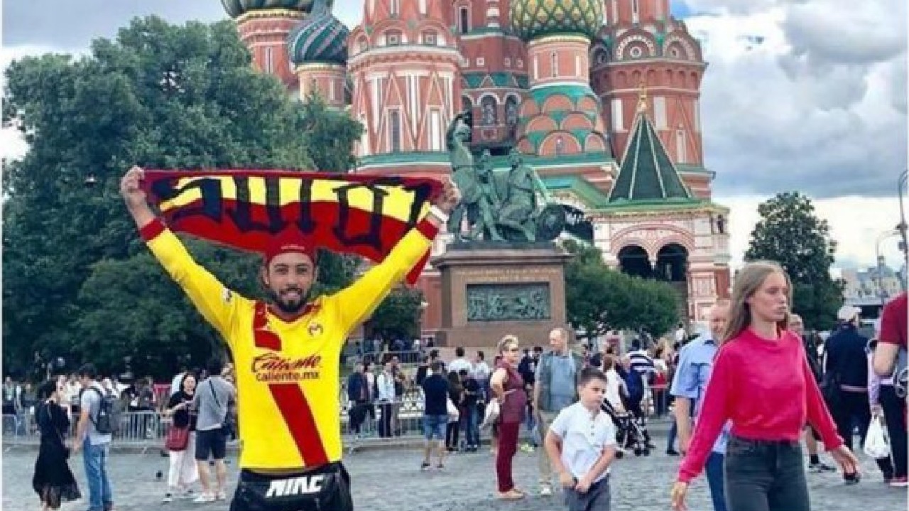 معلم مكسيكي يستقيل من عمله لتشجيع منتخب بلاده في مونديال قطر