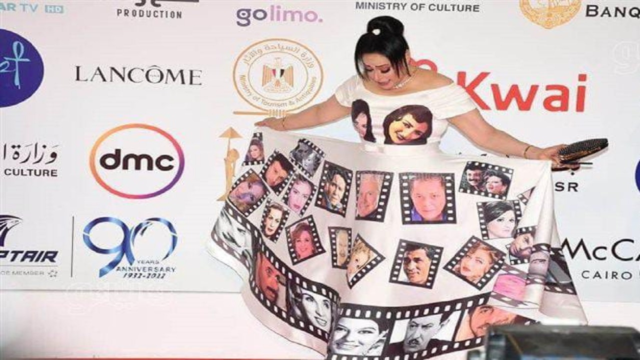 بسبب فستانها.. الأمن يمنع هند عاكف من دخول مهرجان القاهرة السينمائي