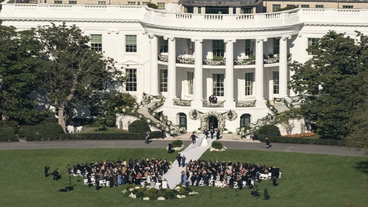 بالصور .. بايدن يحتفل بزفاف حفيدته الأولي في البيت الأبيض