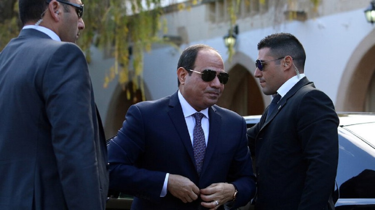 الرئيس المصري يفصل أطباء شرعيين ارتكبوا أفعالا تمس الأمن القومي