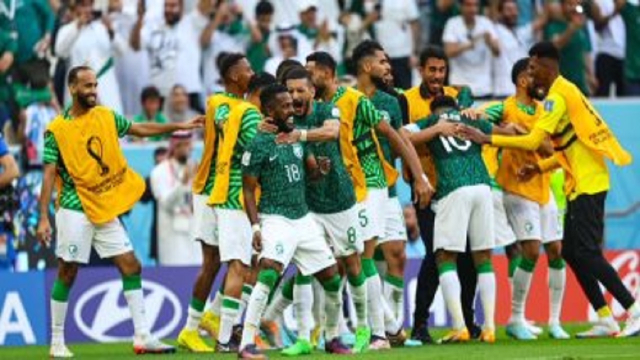 واشنطن بوست : الاحتفالات بفوز المنتخب السعودي على الأرجنتين وحد العالم العربي