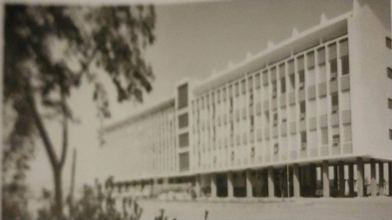 شاهد.. صورة نادرة لمبنى وزارة الدفاع بالرياض عام ١٣٨٥ هجريا 