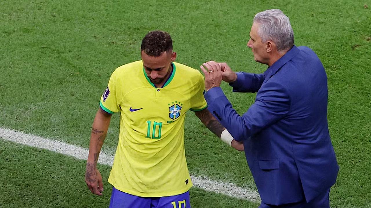 مدرب البرازيل يتحدث عن إمكانية غياب نيمار عن مباريات كأس العالم قطر 2022