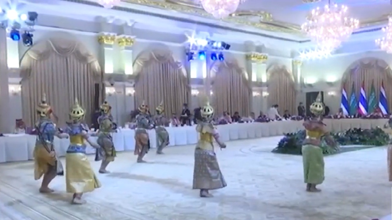 بالفيديو .. رئيس وزراء تايلند يقيم حفل عشاء لولي العهد والوفد المرافق له