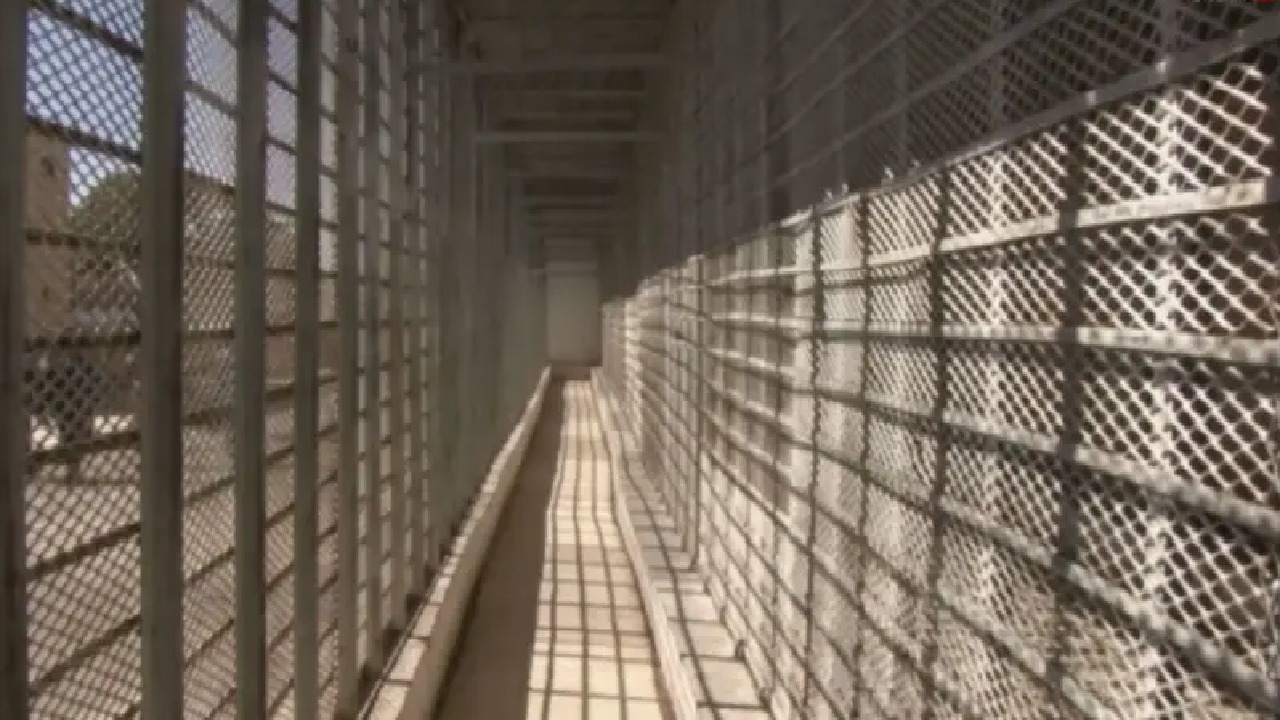 سجينة تنتحر داخل محبسها للخلاص من تعذيب الحوثي