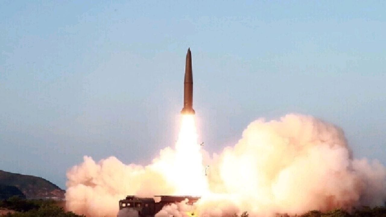 كوريا الشمالية تطلق صاروخا باليستيا جديدا باتجاه بحر اليابان