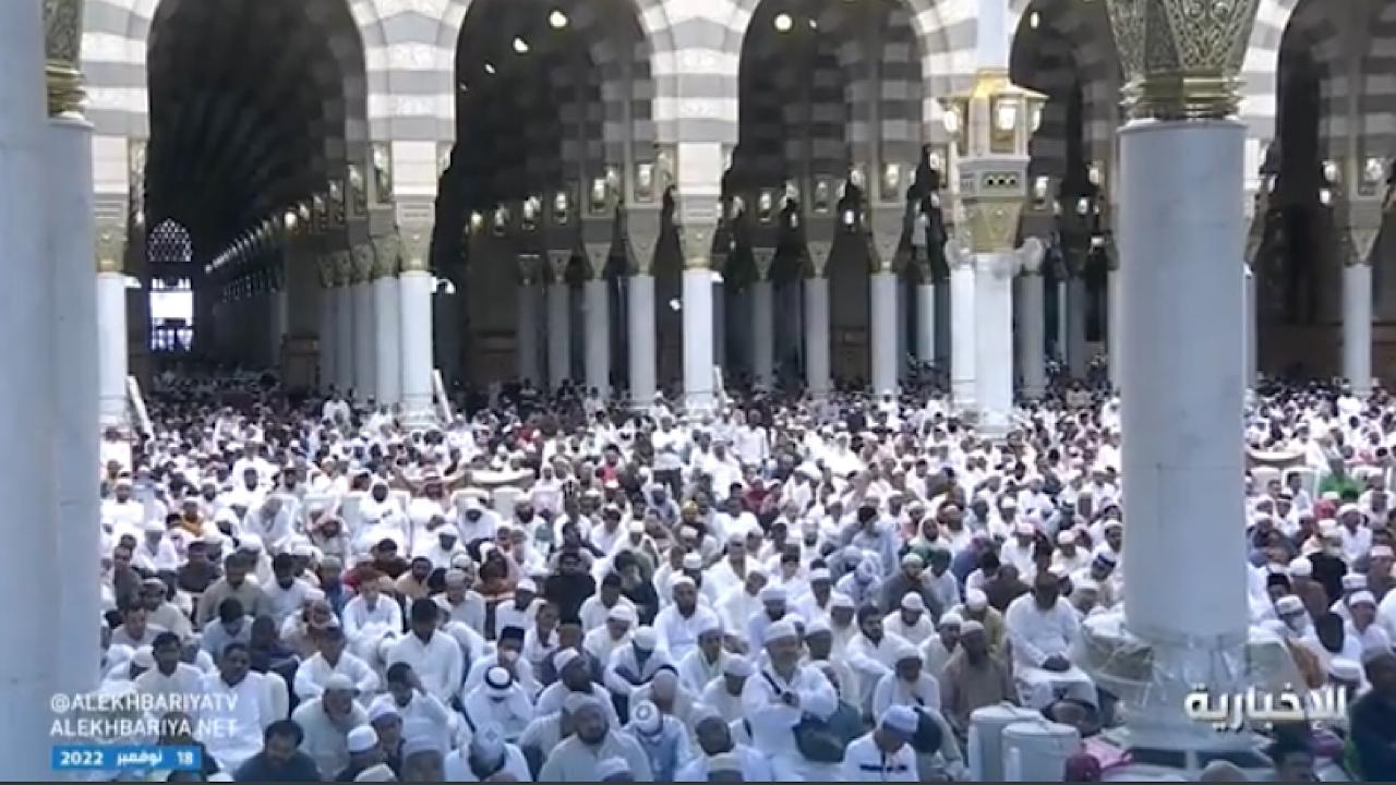 خطيب المسجد النبوي: احذروا ما يُنشر في وسائل التواصل حول علم الأبراج (فيديو)