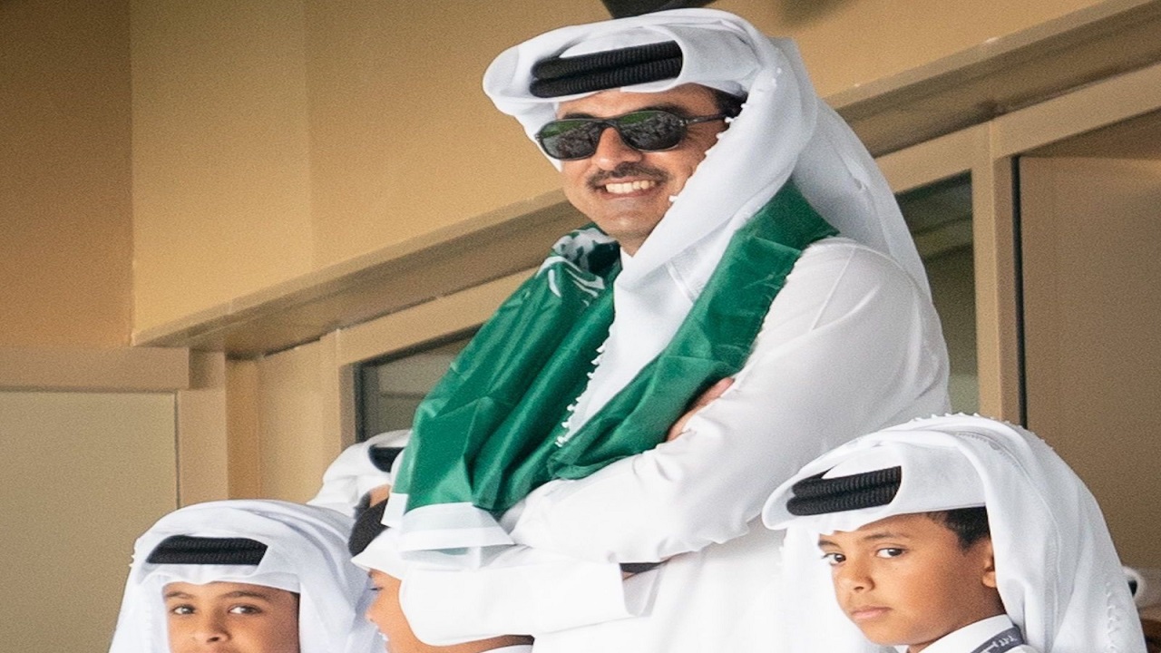 شاهد ..فرحة أمير قطر بفوز الأخضر على الأرجنتين