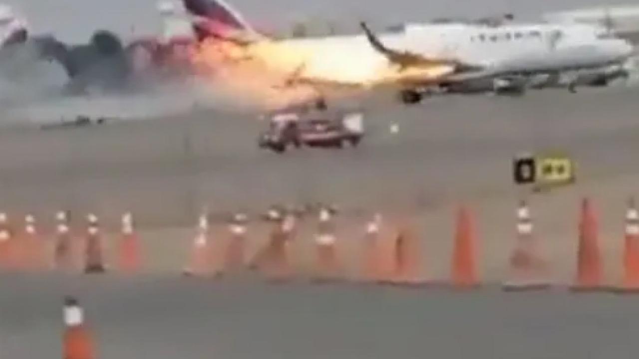 بالفيديو.. طائرة تصطدم بعربة إطفاء وتشتعل بها النيران