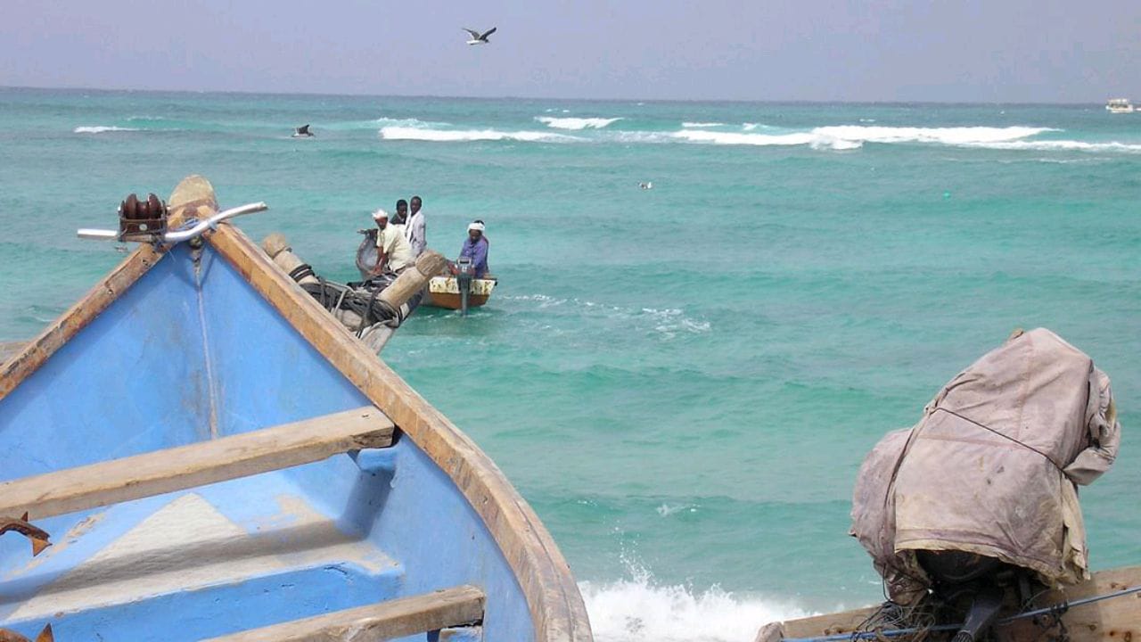 الأمن اليمني يضبط سفينة إيرانية تحمل مخدرات وقطع غيار أسلحة رشاشة