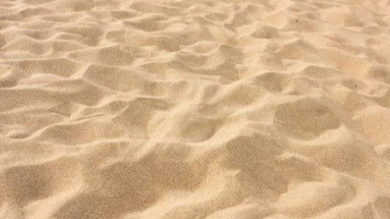 “دراسة جديدة” تؤكد أن الرمل يعالج السمنة