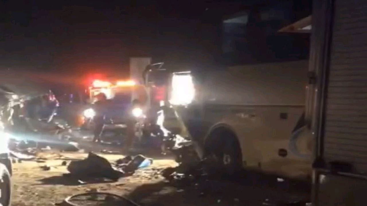 بالفيديو والصور.. مصرع وإصابة 7 أشخاص في حادث تصادم بـ&#8221;عقيق الباحة&#8221;