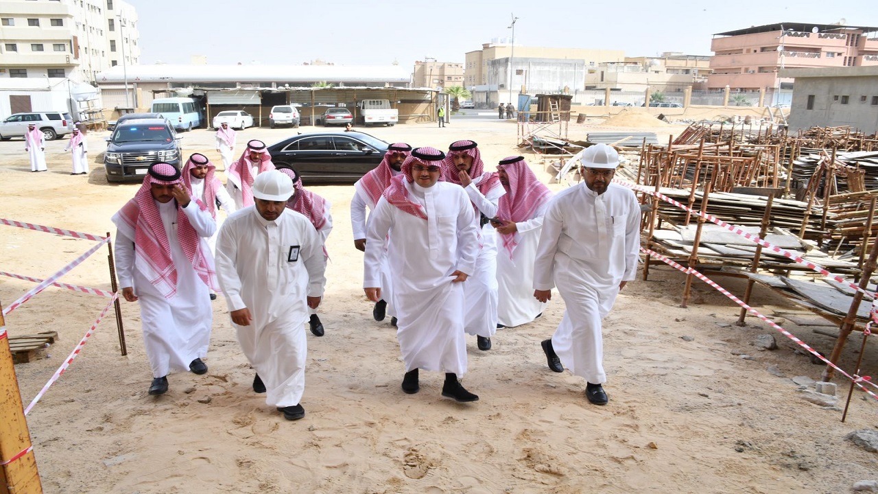 محافظ الأحساء يتفقد مشروع كلية السياحة والفندقة بالمحافظة