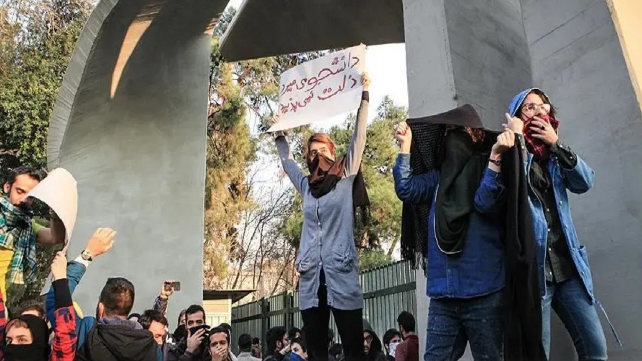 ارتفاع عدد قتلى المتظاهرين الإيرانيين على يد قوات الملالي إلى 304