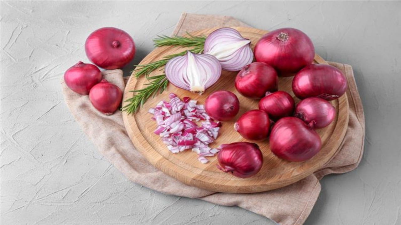 خبير تغذية: البصل الأحمر أكثر فائدة من البصل العادي