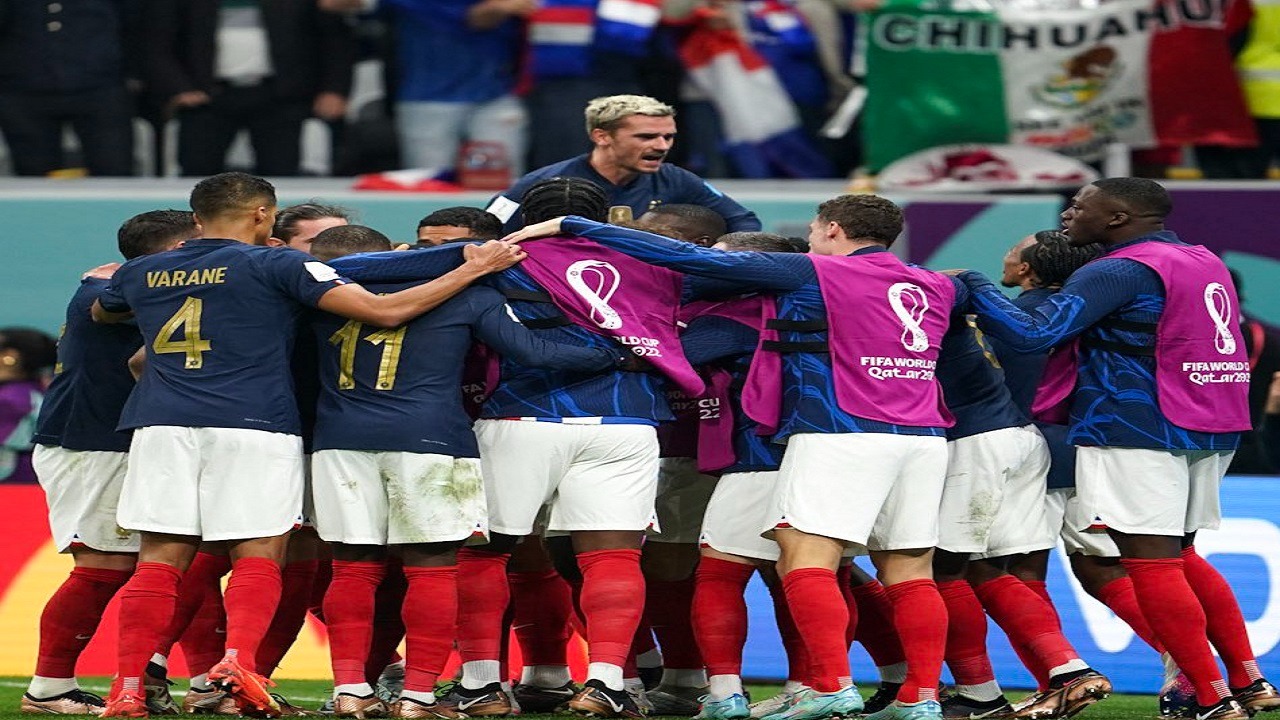 “فيروس الإبل” يتفشى بين لاعبي فرنسا قبل نهائي مونديال قطر