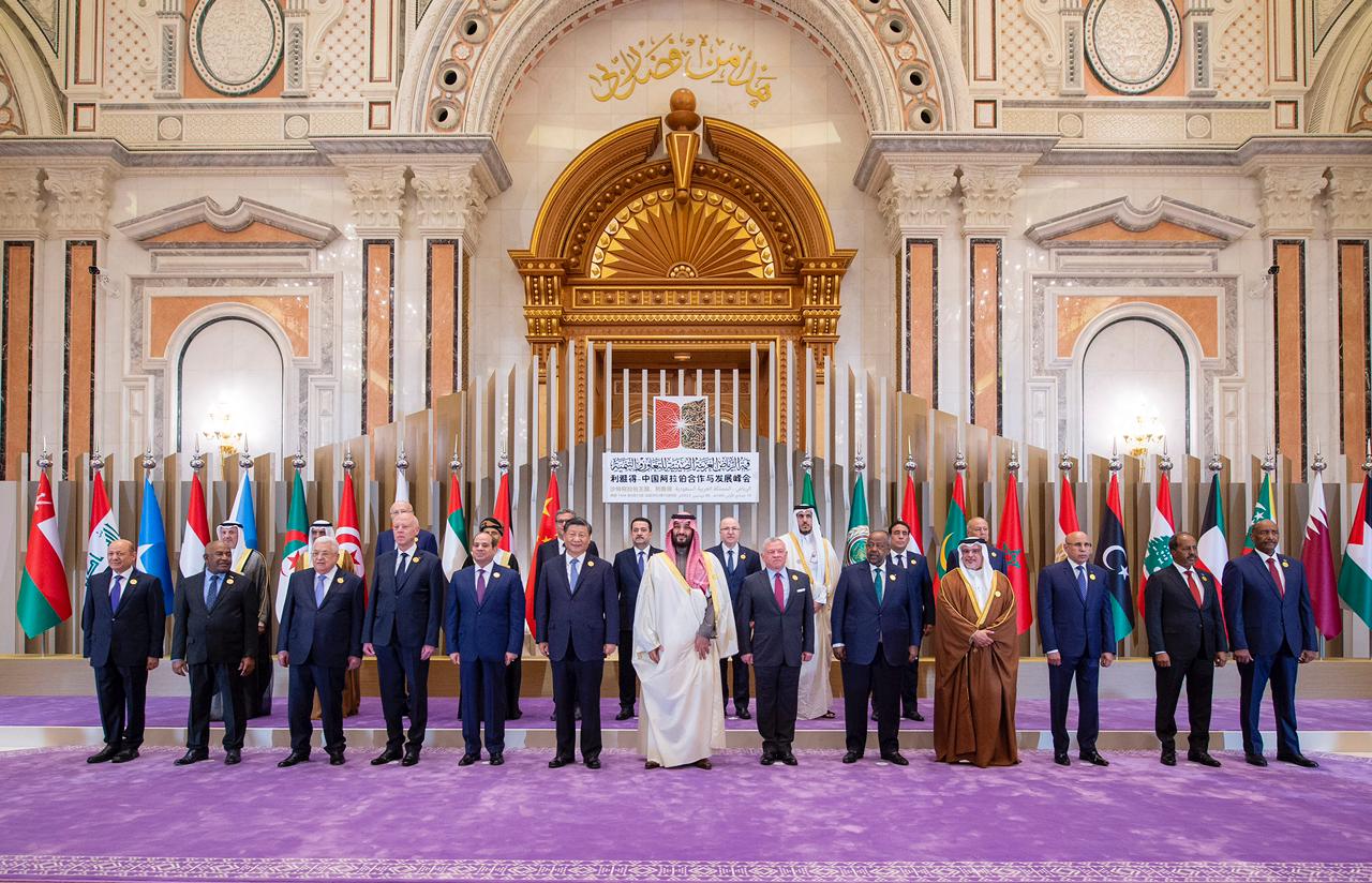 صورة تذكارية لولي العهد مع قادة القمة العربية الصينية