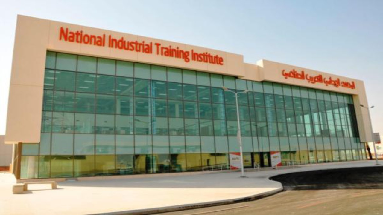 المعهد الوطني للتدريب الصناعي يعلن برامج تدريبية منتهية بالتوظيف
