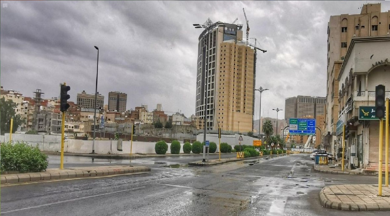 محلل الطقس: نتوقع هطول أمطار على مكة والرياض