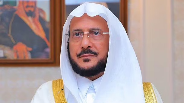 “وزير الشؤون الإسلامية والدعوة” ينتقد الخطوط الجوية السعودية