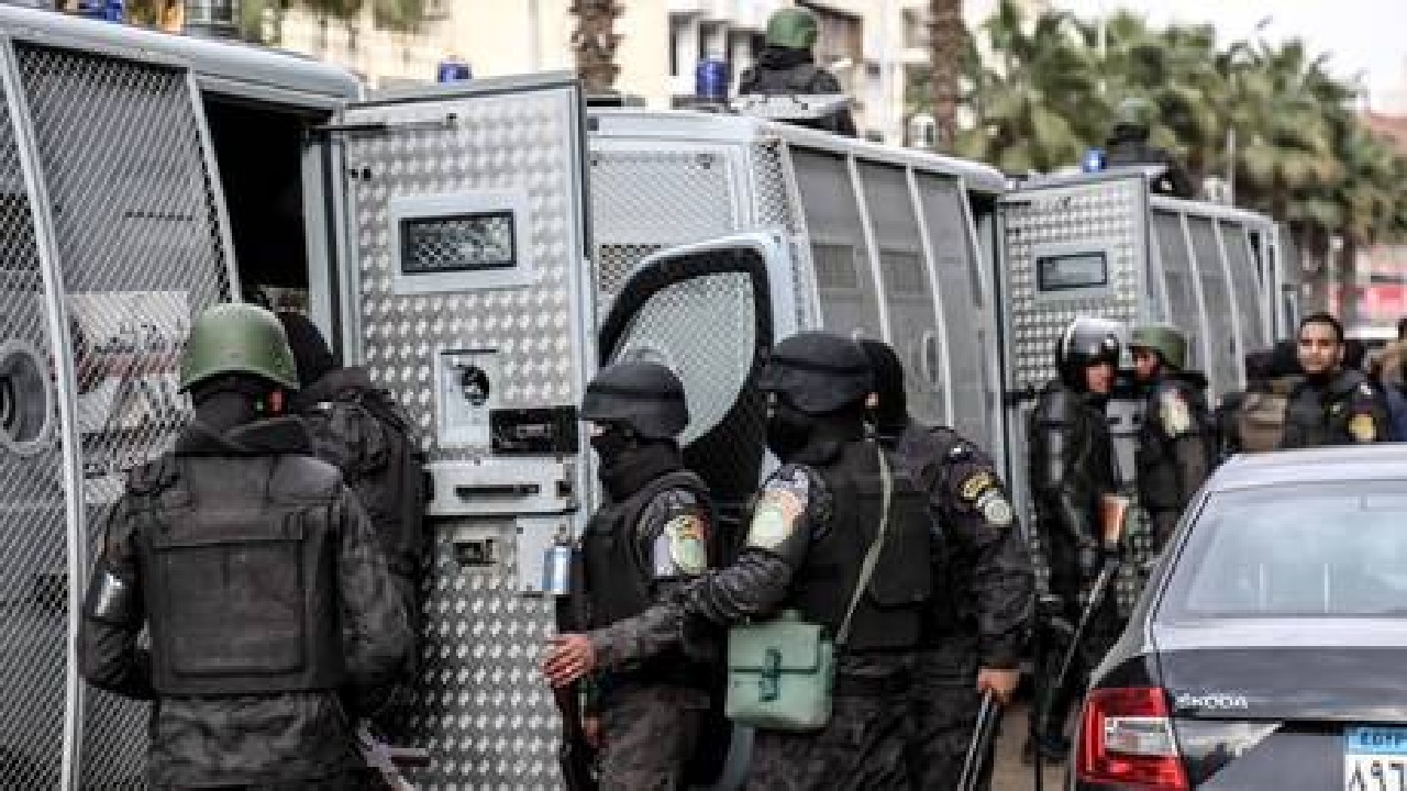 محكمة مصرية تحبس 19 محاميا &#8220;بقضية مغاغة&#8221;