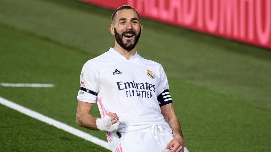 بنزيما يؤكد رغبته في الاعتزال بصفوف ريال مدريد