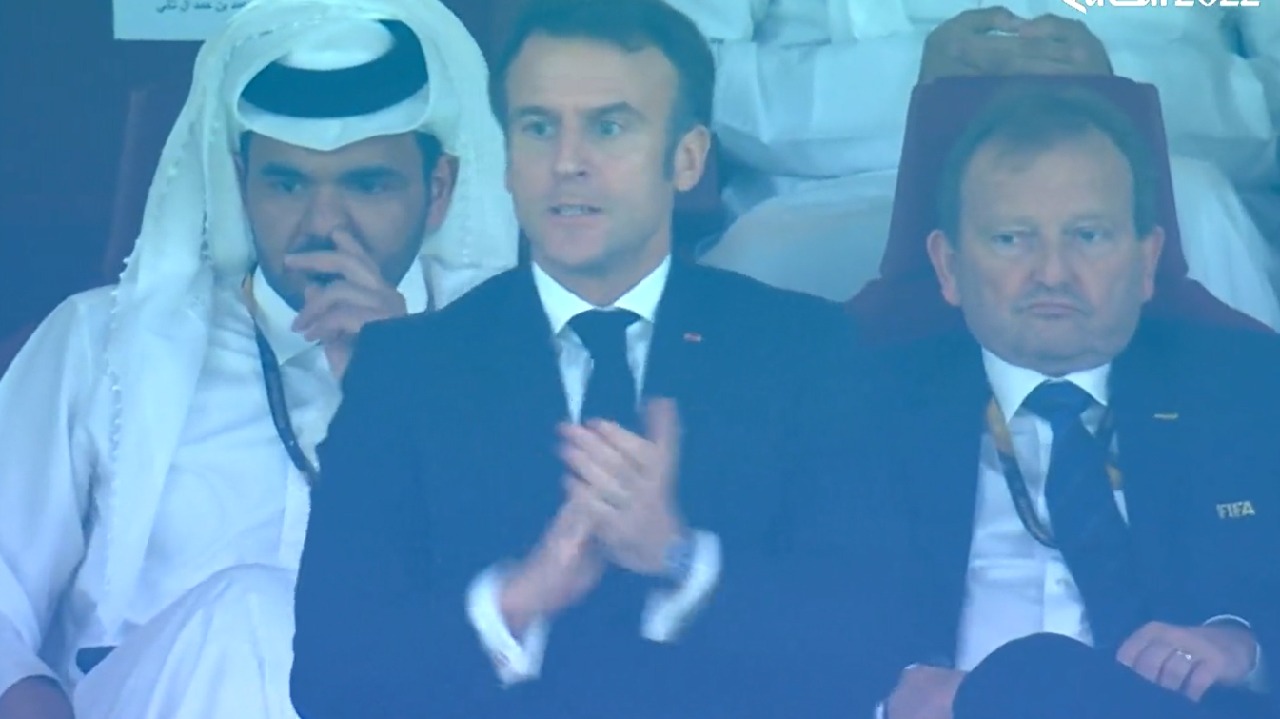 بالفيديو .. ردة فعل ماكرون بعد تعادل فرنسا أمام الأرجنتين