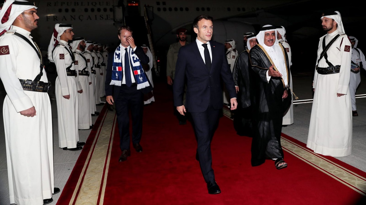 ماكرون يصل الدوحة لحضور مباراة المغرب وفرنسا