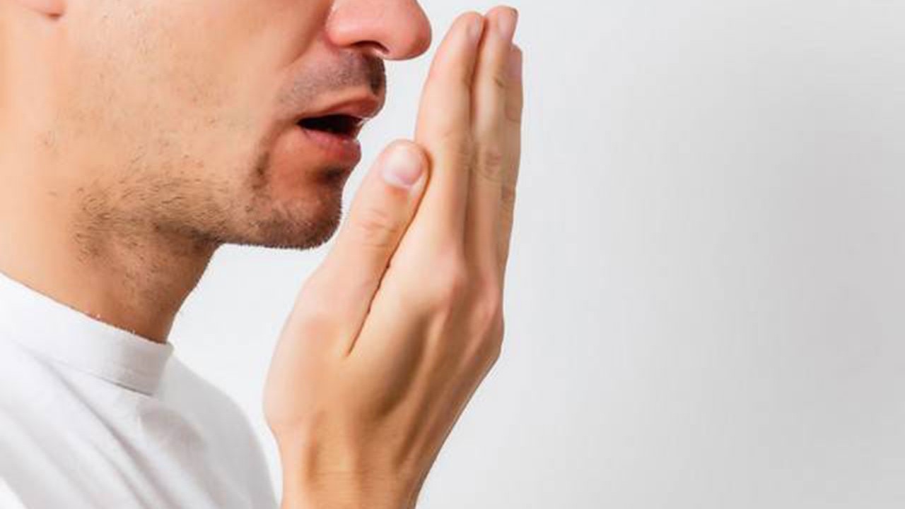 طريقة بسيطة للتخلص من رائحة الفم الكريهة
