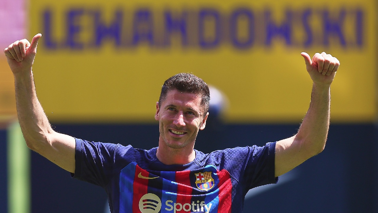 برشلونة يعلن موقف ليفاندوفسكي من المشاركة أمام إسبانيول