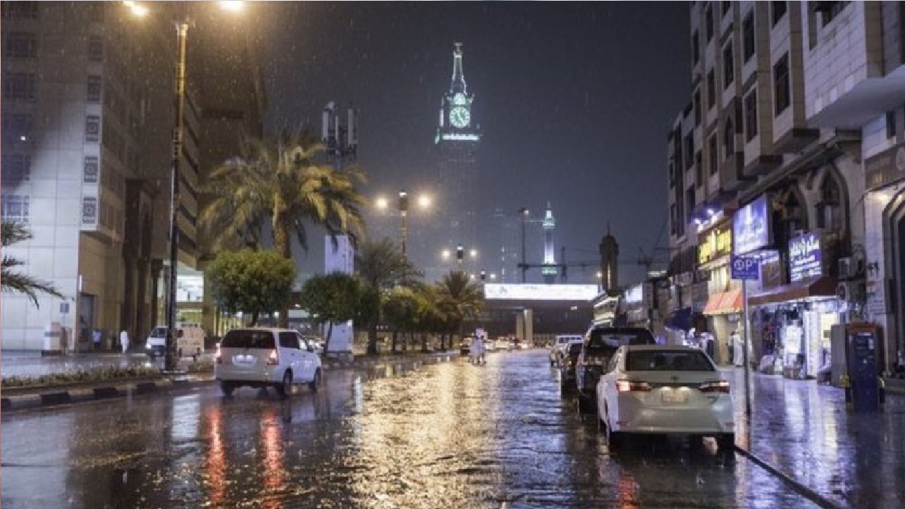 “الدفاع المدني” يدعو إلى توخي الحذر مع هطول الأمطار في مكة