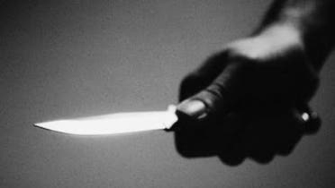 شاب يقتل شقيقه طعناً ويسلم نفسه للشرطه