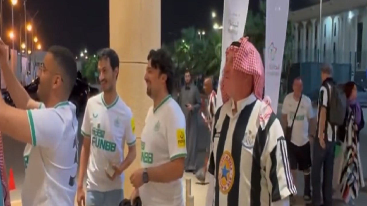 فيديو..مشجعو نيوكاسل بالزي السعودي في مباراته أمام الهلال