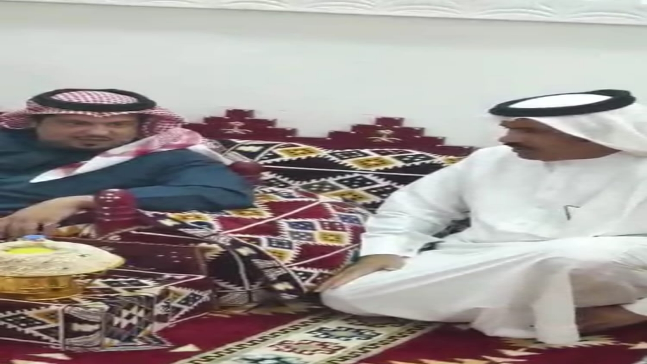 الأمير خالد بن سعود يزور الإعلامي حسن الدوسري في منزله